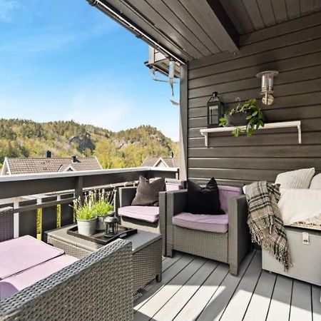Sjarmerende Familievennlig Hus Med 2 Soverom Kristiansand Esterno foto